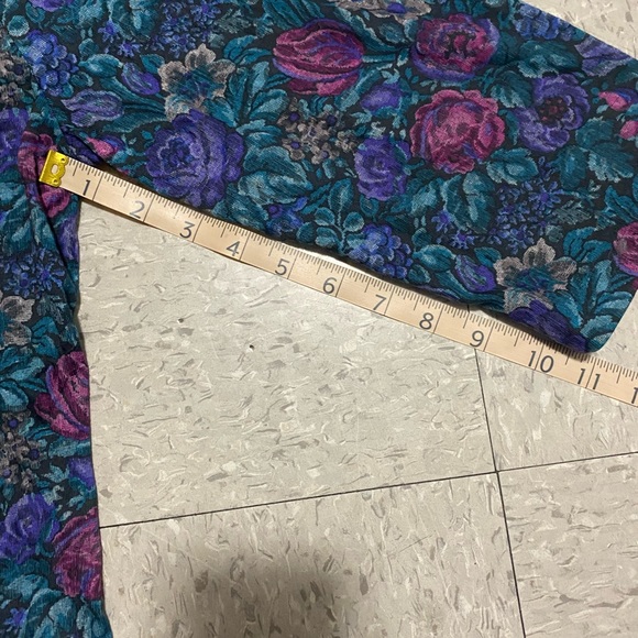 Perfect Condition Vintage Floral VNeck Top - Picture 6 of 9